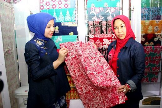 Zaskia Sungkar & HJ Maharani Akan Berkolaborasi Batik