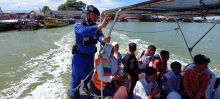 Akses Sekolah Sulit, Pelajar Desa Pulo Kampai Diantar Kapal Sat Polair Polres Langkat Saat Patroli