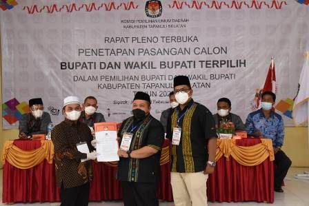 KPU Tetapkan Dolly-Rasyid Jadi Bupati/Wakil Bupati Tapsel Terpilih