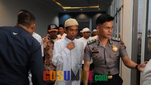Tiba di Kualanamu, Ustaz Abdul Somad Dijemput Keluarga Besar, Pejabat Sumut dan Perwira Polisi