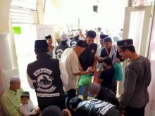 Jumat Berkah, Bikers Subuhan Padangsidimpuan Bagikan Nasi Kotak