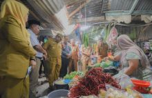 Pj Wali Kota Padangsidimpuan Sidak Stok dan Harga Bahan Pokok di Pasar