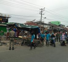 Caci Maki Warnai Penertiban PKL di Belawan