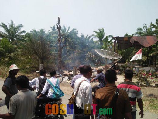 Polisi Selidiki Kebakaran Rumah Panggung di Desa Tanjung Sarang Elang