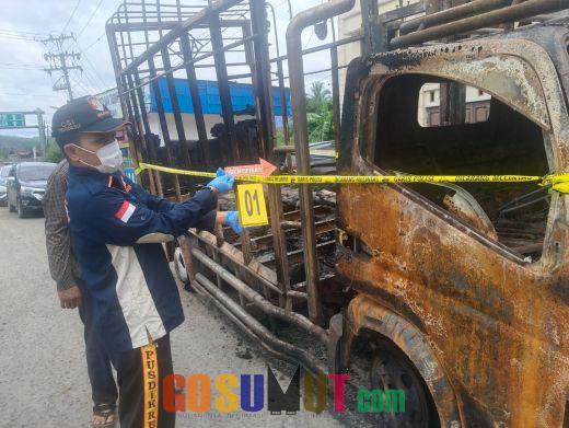 Satu Unit Truk Ekspedisi Bermuatan Paket Ludes Terbakar di Padangsidimpuan