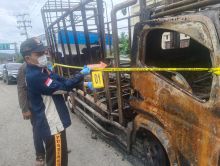 Satu Unit Truk Ekspedisi Bermuatan Paket Ludes Terbakar di Padangsidimpuan