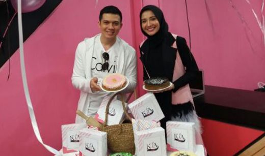 Zaskia dan Irwansyah Kembangkan Bisnis Cake di Kota Medan