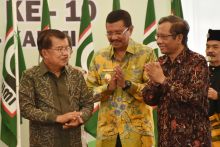 Jusuf Kalla Dan Tengku Erry Saling Berbalas Pantun