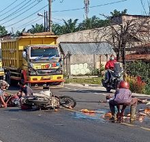 Dua Sepeda Motor Dikemudikan Pasutri Adu Kontra di Jalinsum Sei Bamban, 4 orang Luka-luka 
