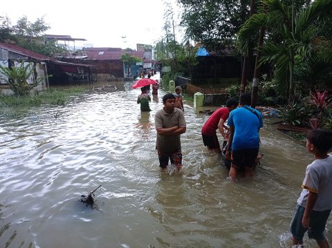 Miris! Dampak Hujan Semalaman Puluhan Rumah di Medan Maimun Terendam Banjir