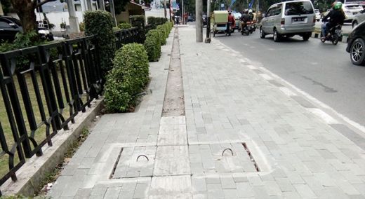 Lapor Pak Walikota ! Pengerjaan Pendestrian di Jalan Maulana Lubis Tak Beres