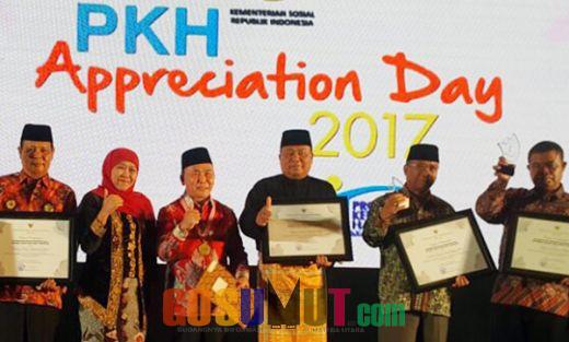 Tengku Erry Terima Penghargaan Dana Sharing PKH Dari Mensos