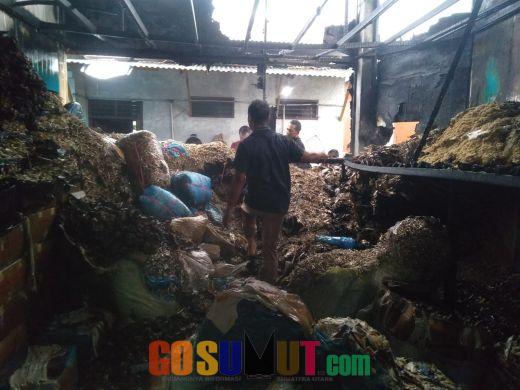 Gudang Penyimpanan Ikan Asin di Madina Terbakar, Pemilik Rugi Rp500 Juta