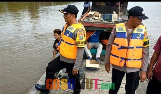Polsek Panai Tengah dan Tim Gabungan Lakukan Pencarian Korban Tenggelam di Pelabuhan Sahbandar KPLP