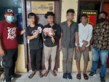 4 Pelaku Curanmor Pamer Uang Hasil Kejahatan di Polsek Tanjung Morawa
