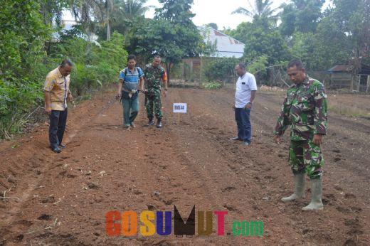 Satgas TMMD Kodim 0212/TS Bersama Kepala Desa dan Warga Hutaraja Lamo Praktekkan Bios 44