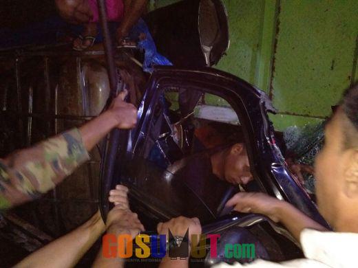 Hantam Truk Berhenti, Anggota TNI Yonif 121 Galang Innalillahi...