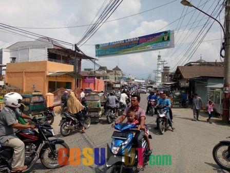 Betor Parkir Di Badan Jalan,  Pusat Pasar Sibuhuan Bertambah  Semraut