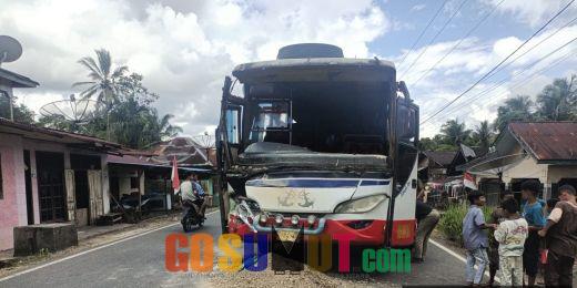 Elakkan Sepeda Motor, 1 Unit Dump Truk Tabrak Bus Idola di Jalinsum Sibolga - Padang Sidempuan