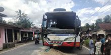 Elakkan Sepeda Motor, 1 Unit Dump Truk Tabrak Bus Idola di Jalinsum Sibolga - Padang Sidempuan