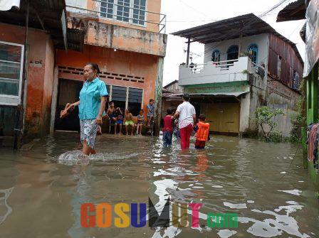 Sungai Deli Meluap, Puluhan Rumah di Kampung Aur Terendam Banjir