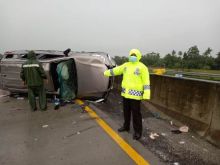 Usai Tabrak Beton, Mobil Fortuner Hantam Agya Alami Kecelakaan di Jalan Tol Sei Sergai, Delapan Luka-luka