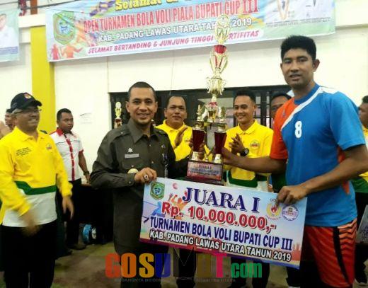 Bupati Paluta Tutup Turnamen Bola Volley Bupati Cup III Tahun 2019, Juara I Diraih Tim Batu Tambun