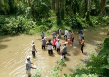 Warga Lorped Gotroy Bersihkan Aliran Sungai Sibuhuan 