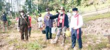 Wakil Pimpinan DPRD Samosir Hadiri Undangan Pokdarwis O2 Tanam Pohon untuk Lebah Madu