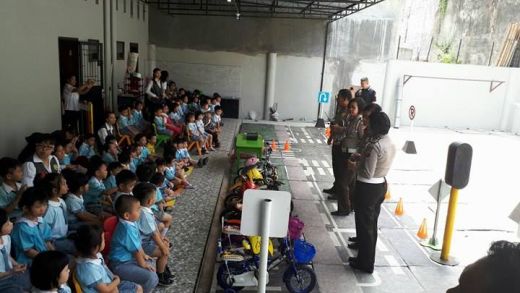 Petugas Satlantas Polrestabes Medan Sosialisasi ke Sekolah TK