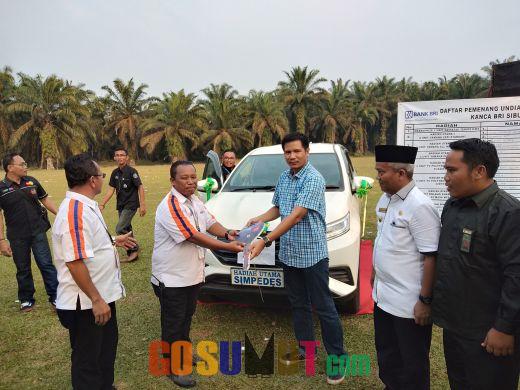Naga Siregar, Nasabah BRI Unit  Gunung Tua Pemenang Undian Simpedes Mobil Daihatsu Terios 