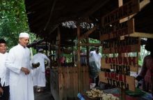 Sarapan di Pasar Kamu Pantai Labu, Ijeck Ajak Wisatawan Lokal hingga Mancanegara Coba Sensasinya