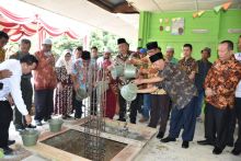 Program Nawacita, Bupati Soekirman Letakan Batu Pertama Renovasi SD Negeri Kerapuh Dolok Masihul