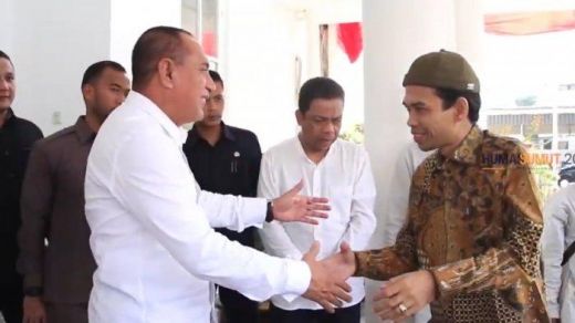 Dengarkan Ceramah Ustadz Abdul Somad Ribuan Warga Padati Masjid Agung