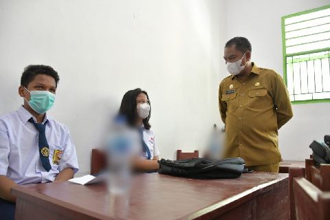 Tinjau Vaksinasi Siswa SMP Negeri 1 Sei Rampah, Bupati : Tuntaskan Vaksinasi Pelajar