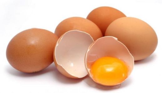 Stok Telur di beberapa Warung Aman