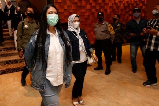 Debat Putaran ke-2 Pilkada Medan, Kahiyang dan Shaula Tetap Kompak Dampingi Sang Suami
