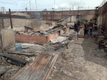Selain Pabrik Karet, 4 Rumah Warga Juga Terbakar
