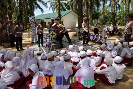 Kapolres Labuhanbatu Jalin Silaturahmi dengan Yayasan Karisma Madrasah Ibtidaiyah