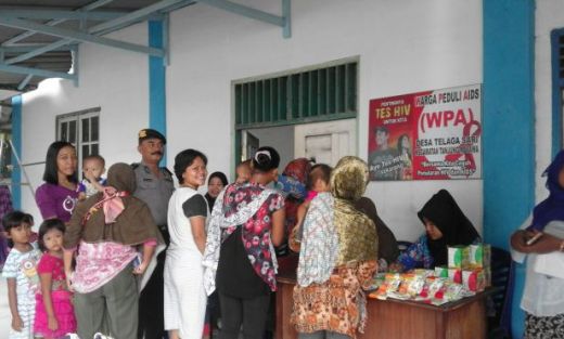 Bhabinkamtibmas Polsek Tanjung Morawa Lakukan Pendampingan Pelaksanaan Bulan Imunisasi