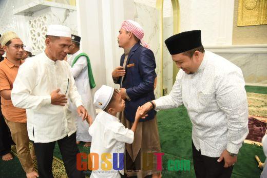 Sholat Ied Bersama Warga, Bupati Tapsel Ucapkan Selamat Idul Fitri
