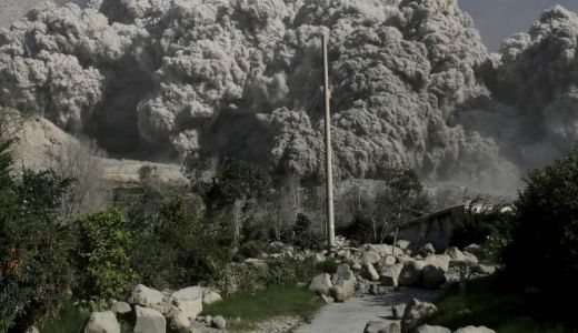 Sinabung Erupsi, BPBD Tetapkan Radius Aman 7 Kilometer