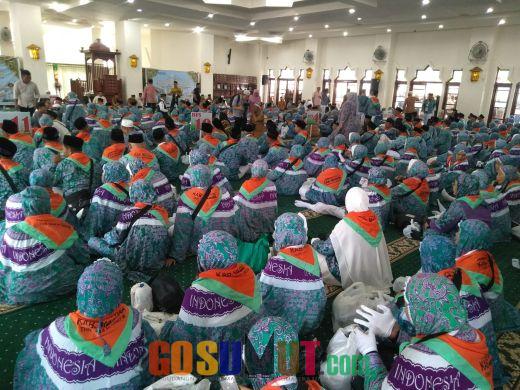 354 Calhaj Madina Kloter Pertama Berangkat ke Asrama Haji Medan