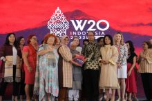 Berisi 3 Poin Penting, Delegasi Wanita Dunia Serahkan Komunike kepada G20 Presidensi Indonesia