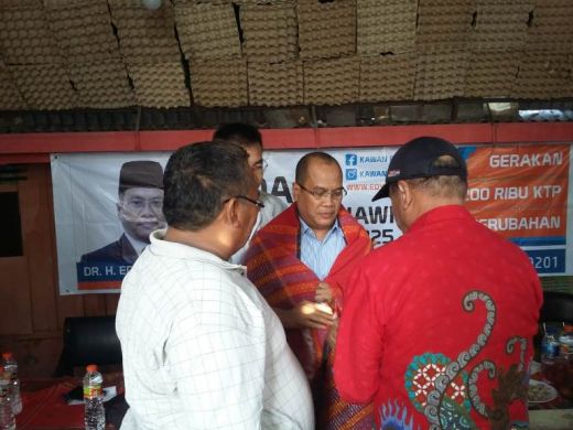 Ulos Buat Edy Ikhsan Menuju Pilkada Medan