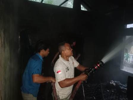 Satu Unit Rumah Semi Permanen Di Desa Tobing Tinggi  Terbakar
