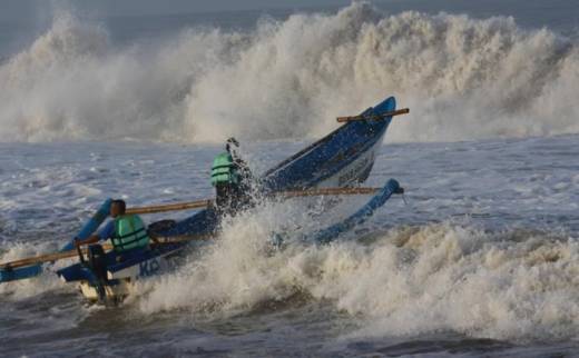 Gelombang Tinggi Mengancam Perairan Aceh dan Nias