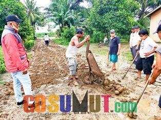 Inginkan Perubahan Infrastruktur, Desa Sei Buluh Bersatu Bergotong Royong