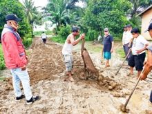 Inginkan Perubahan Infrastruktur, Desa Sei Buluh Bersatu Bergotong Royong