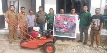 PT SSL Bantu Traktor ke Kelompok Tani di Dua Kecamatan 